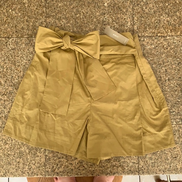 J. Crew Pants - Size 4 women’s khaki shorts. Tie in a bow in front or back.